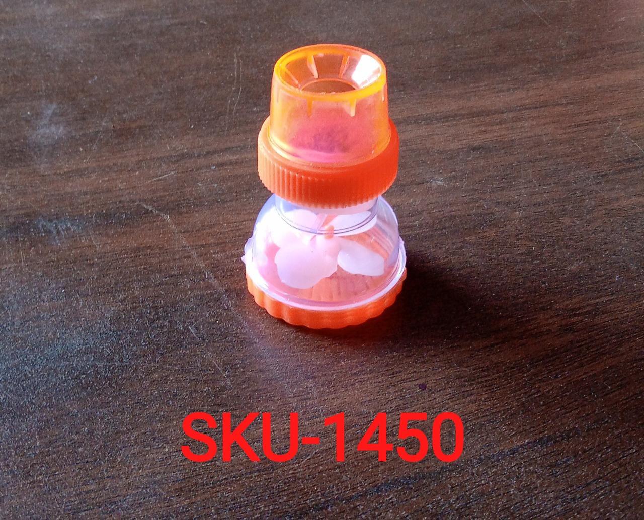 Small 360-degree shower head faucet, plastic material. Small 360-degree shower head faucet, plastic material.